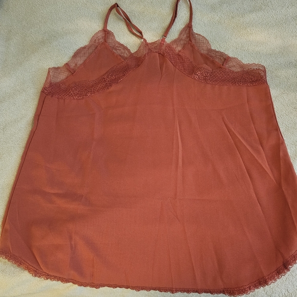 NWOT Racer Back Lace Trim Cami w/ Adjustable Staps - Picture 3 of 8